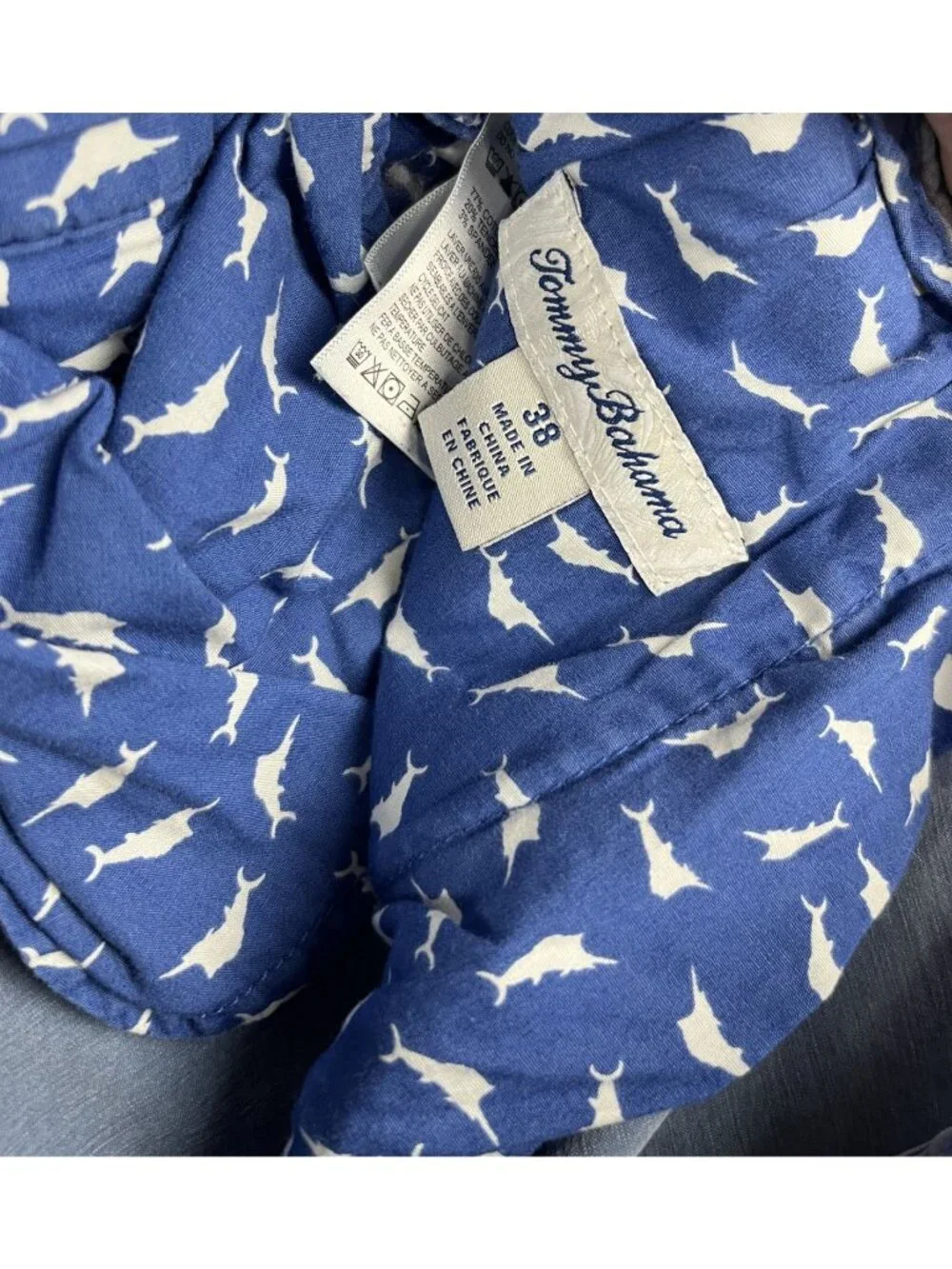 Tommy Bahama button zip